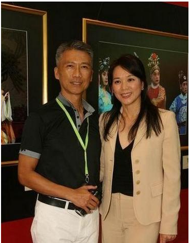 1991年，郑文雅嫁给商富虞哲辉后淡出电影圈，此后她钟情于打高尔夫球，曾斩获“皇家香港高尔夫球赛”的冠军，还连续5年入选香港最佳女子高尔夫球员，为此她成立了高尔夫球总会并且担任教练，张柏芝等圈内女星都曾跟她学打高尔夫。