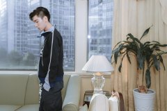 王子异变身热血“撕漫男” 日系造型清