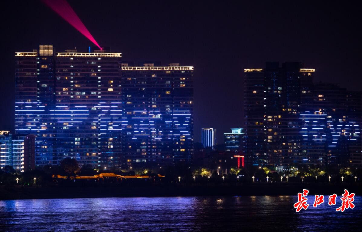 海内外网红相约武汉同唱一首歌，场面太震撼了