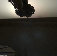 NASA公布“洞察号”探测器拍摄的火星日