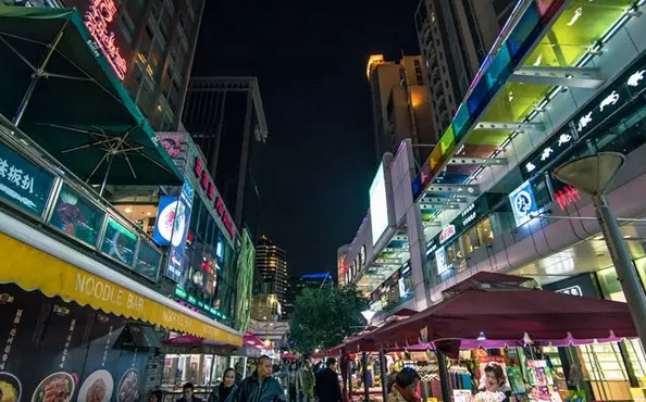 上海夏季夜晚游玩好去处 逛街美食更搭配