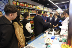 区政协组织委员专题视察我区国度食物