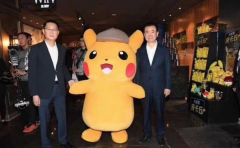 王健林马化腾现身北京万达广场 体验无