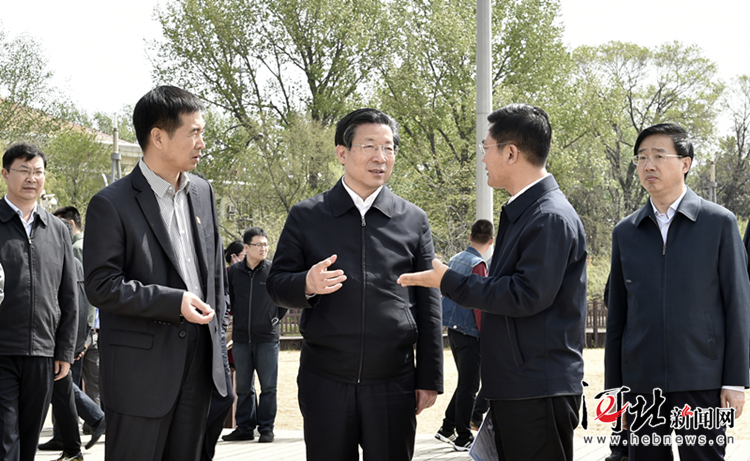 4月30日，省委书记、省人大常委会主任王东峰利用“五一”假期时间到秦皇岛市调研检查。
