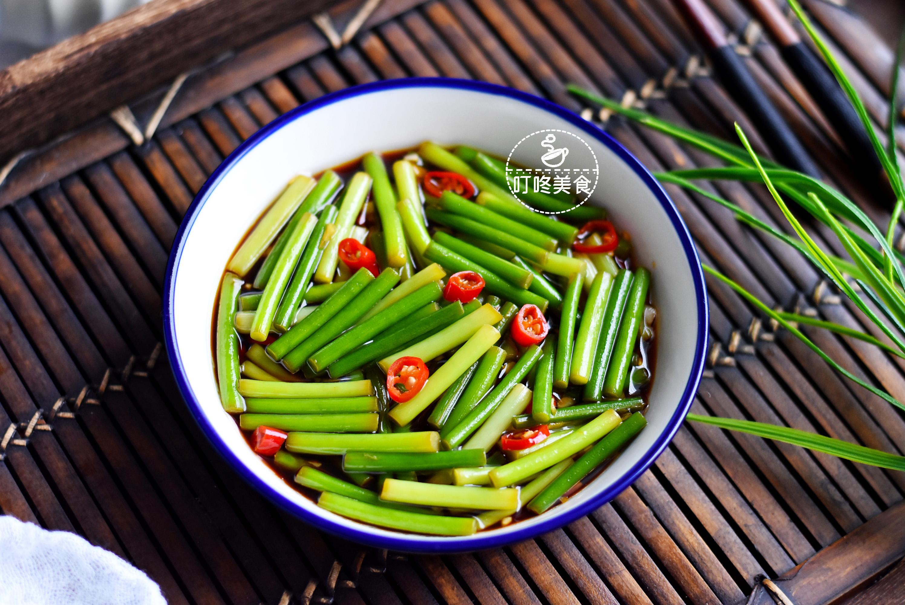 蒜苔最好吃的做法，简单一拌，开胃又下饭，有