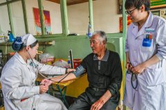 为优抚老人上门送健康