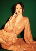 张嘉倪亮相时尚盛典亮片长裙夺目吸睛