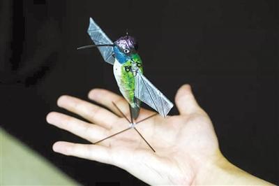 自动躲避障碍物 微型蜂鸟机器人靠AI算法飞行