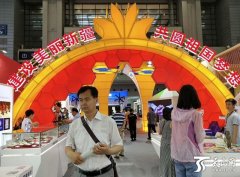 深圳文博会:观众流连“诗和远方”新