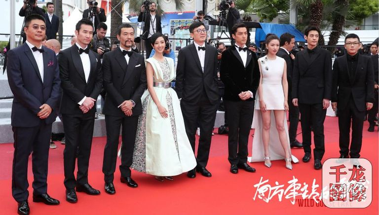 胡歌桂纶镁《南方车站的聚会》戛纳首映 昆汀捧场鼓掌