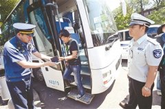 规范旅游秩序 什刹海查违停