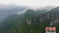 湖北恩施探索全域旅游扶贫 农民吃起“