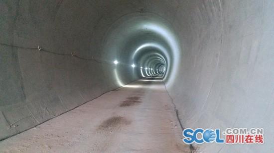 天府新区骨干线 成都地铁6号线三期高瓦斯暗挖隧道贯通