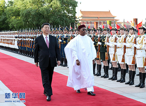习近平举行仪式欢迎尼日尔总统访华并同其举行