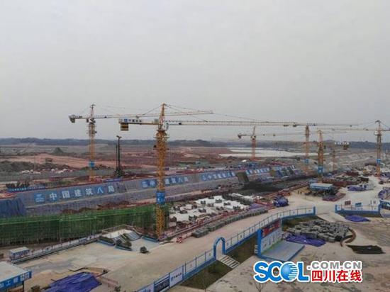 成都天府国际机场T1航站楼主体结构全面封顶