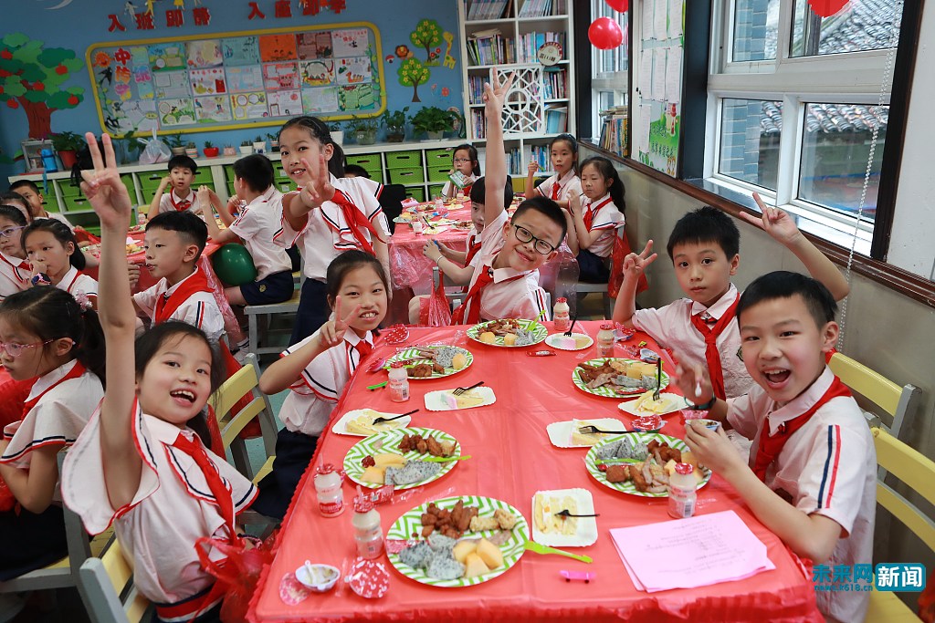 浙江温州：小学生共享美食 快乐迎“六一”