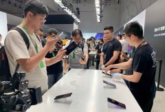 <b>魅族16Xs发布:千五元档AI三摄长续航</b>