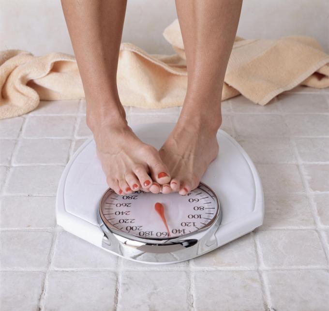 减肥时自律作用大！研究发现每天称体重瘦得更