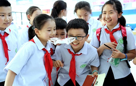 安徽铜陵：小学生体验5G 感受科技魅力