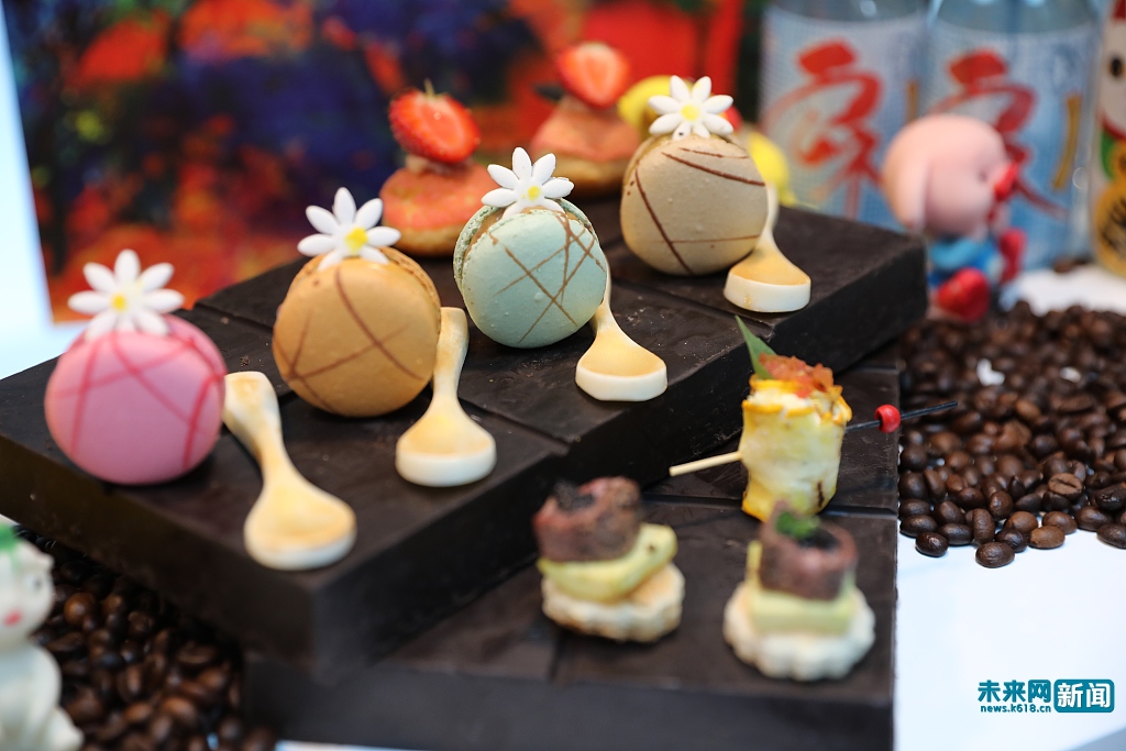 西安:美食市集堪比艺术展 巧克力甜食造型百变激