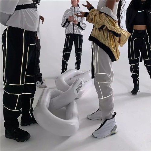 日本AMBUSH x Nike 联名鞋款：将复古与现代科技无缝融合