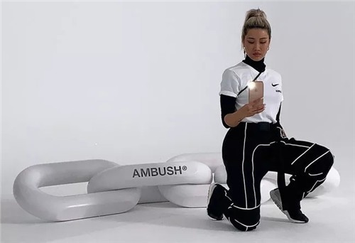 日本AMBUSH x Nike 联名鞋款：将复古与现代科技无缝融合
