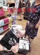 从楼盘开售到优衣库抢购,我们始终逃