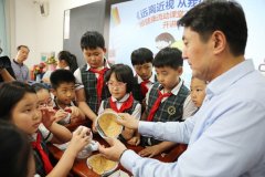 天津医科大学校长走进小学为学生分享
