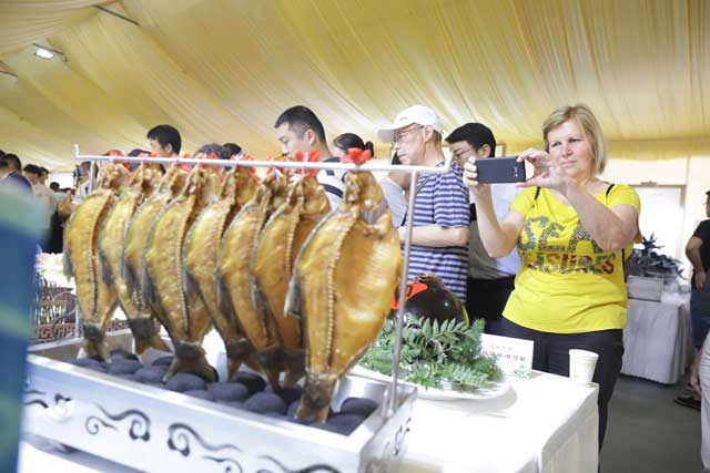 观邮展•迎军运 2019武汉美食文化节开幕