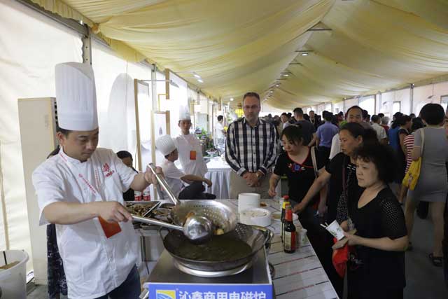 观邮展•迎军运 2019武汉美食文化节开幕