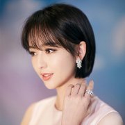 最适合夏天的极简风珠宝 女星如何戴出