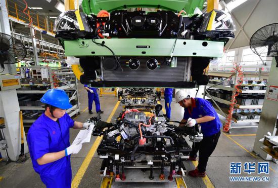 （經濟）（2）中國新能源汽車產銷穩步增長