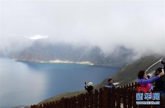 长白山景区迎来旅游旺季