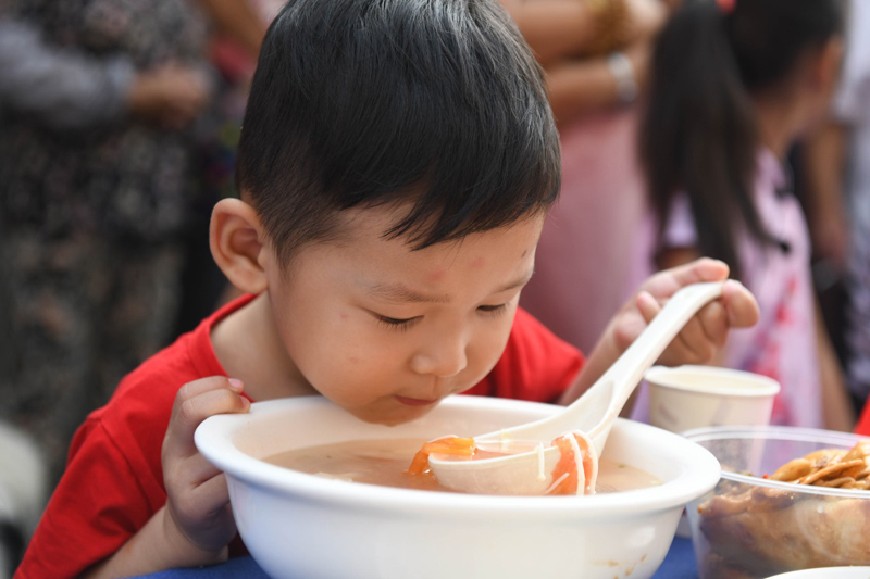 长桌宴 享美食