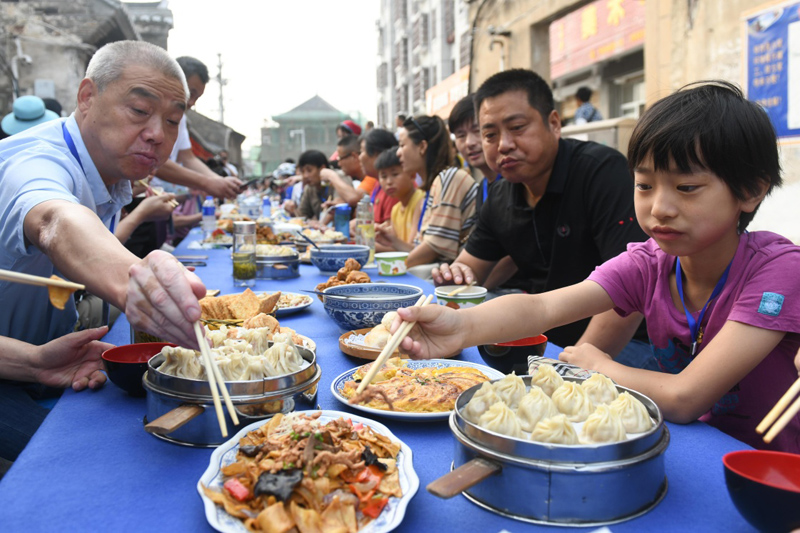 长桌宴 享美食