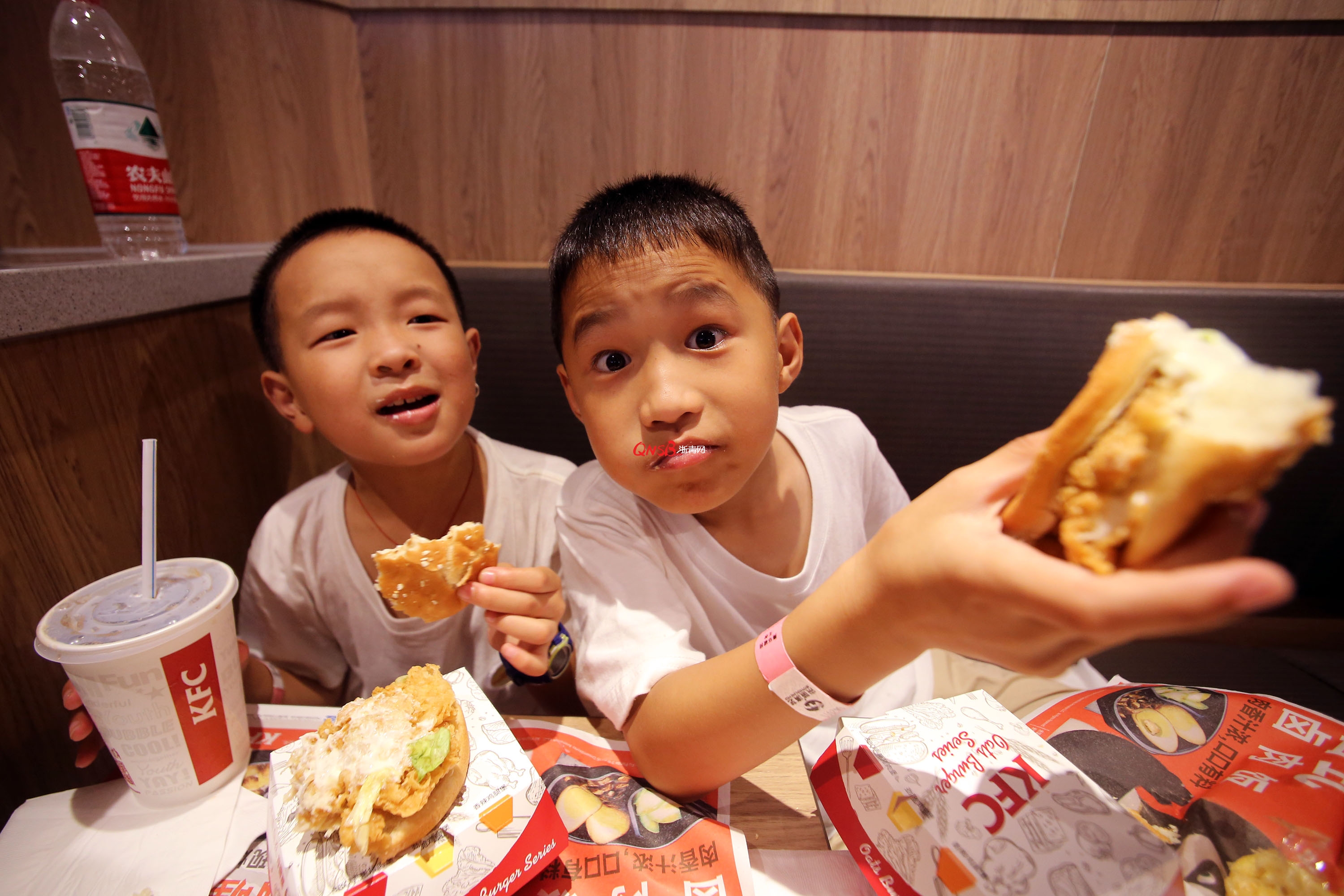 洋快餐压制下蓬勃发展的中国式快餐店铺“飞好吃沈包子”
