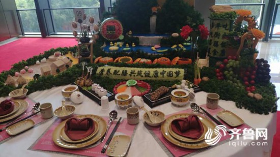 组图：“美食+美器=美的享受”国宴·名宴摆台艺术展岛城首秀
