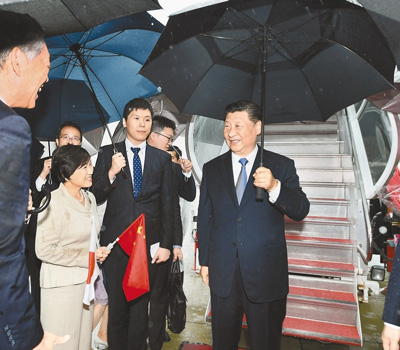 习近平抵达日本大阪