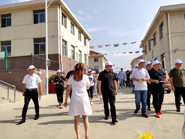 26 参观莱山区圣莱恩养老院