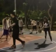 周杰伦晒与昆凌打球视频夫妻档配合超