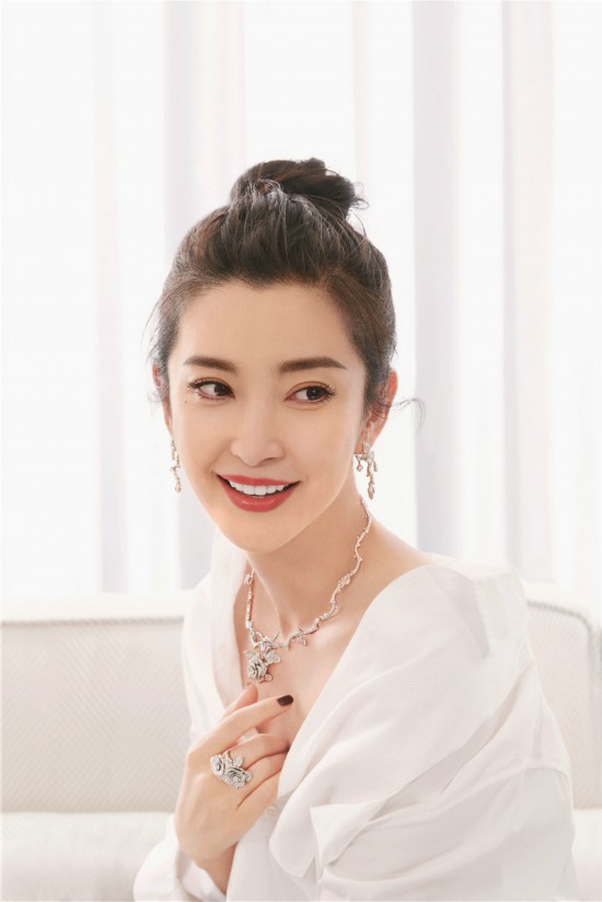 李冰冰时尚大片曝光柔美浪漫展自信光芒