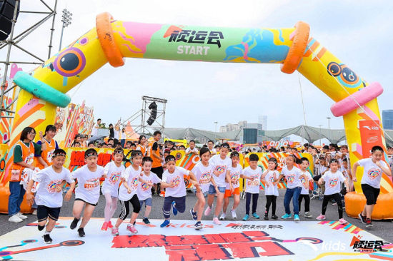专业运动与潮流艺术正面“刚” 安踏儿童顽运会