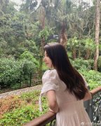 大树倒塌被困山里五小时 方媛借美景拍
