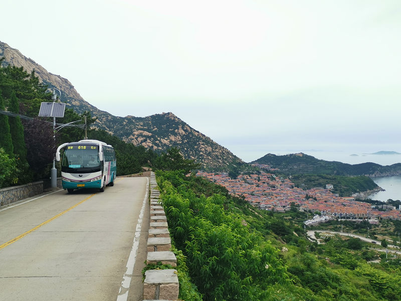 交运温馨巴士对途经崂山景区的部分线路增加4部机动车辆 保障市民游客到崂山避暑游玩