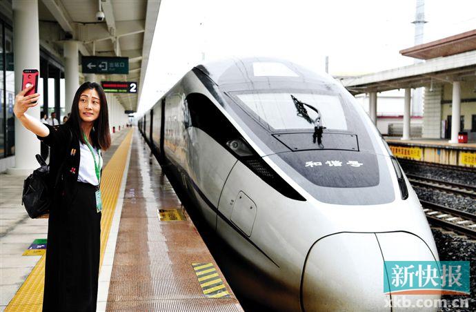 贵州首条景区高铁 直达旅游专列开通