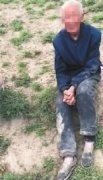 两人驾车游玩遇走失老人中断旅游多方