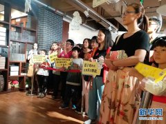 《半小时漫画唐诗》主创团队在昆举行