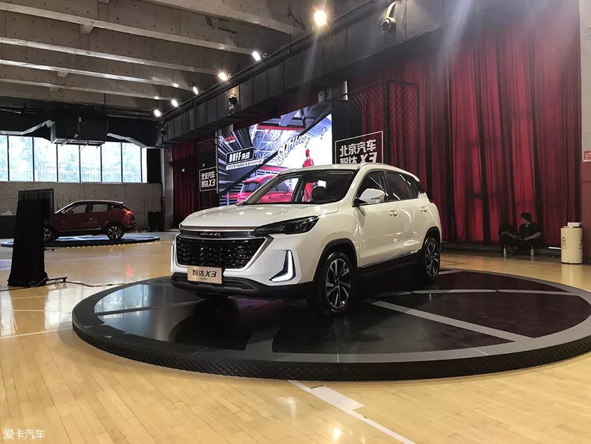 内饰简洁且层次感较强，北京汽车智达X3正式预售，5.99万起