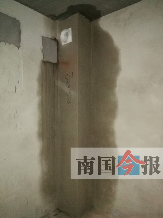 柳州某樓盤多棟新房煙道滲水 疑是防水層沒有搞好