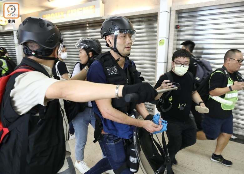 咬断港警手指的暴徒系香港大学毕业生 暂被控